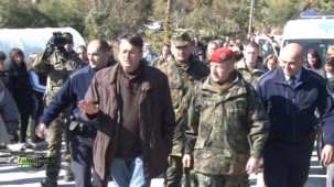 Pripadnici Kfora dogovorili su se, posle razgovora sa predstavnicima Srba na barikadi u selu Jagnjenica kod Zupča, da se vrate u bazu